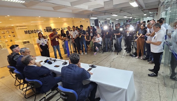 Coletiva de Imprensa após 1º turno das eleições 2024 dada pelo presidente José Gonçalo, correged...