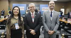 Maio 2024 - Desembargador Paulo Velten com a servidora Karla Abdala e o servidor Diego Abreu dur...